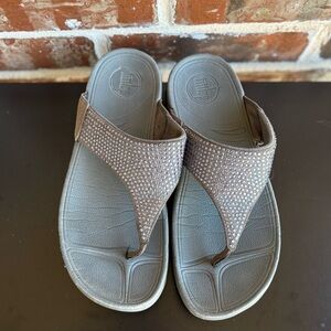 Fitflop Lulu Rhinestone Embellished Wobbleboard T Strap Sandals Size 8 in Gray